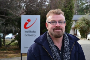 Un referente mundial en inmunoterapia visitó el Balseiro