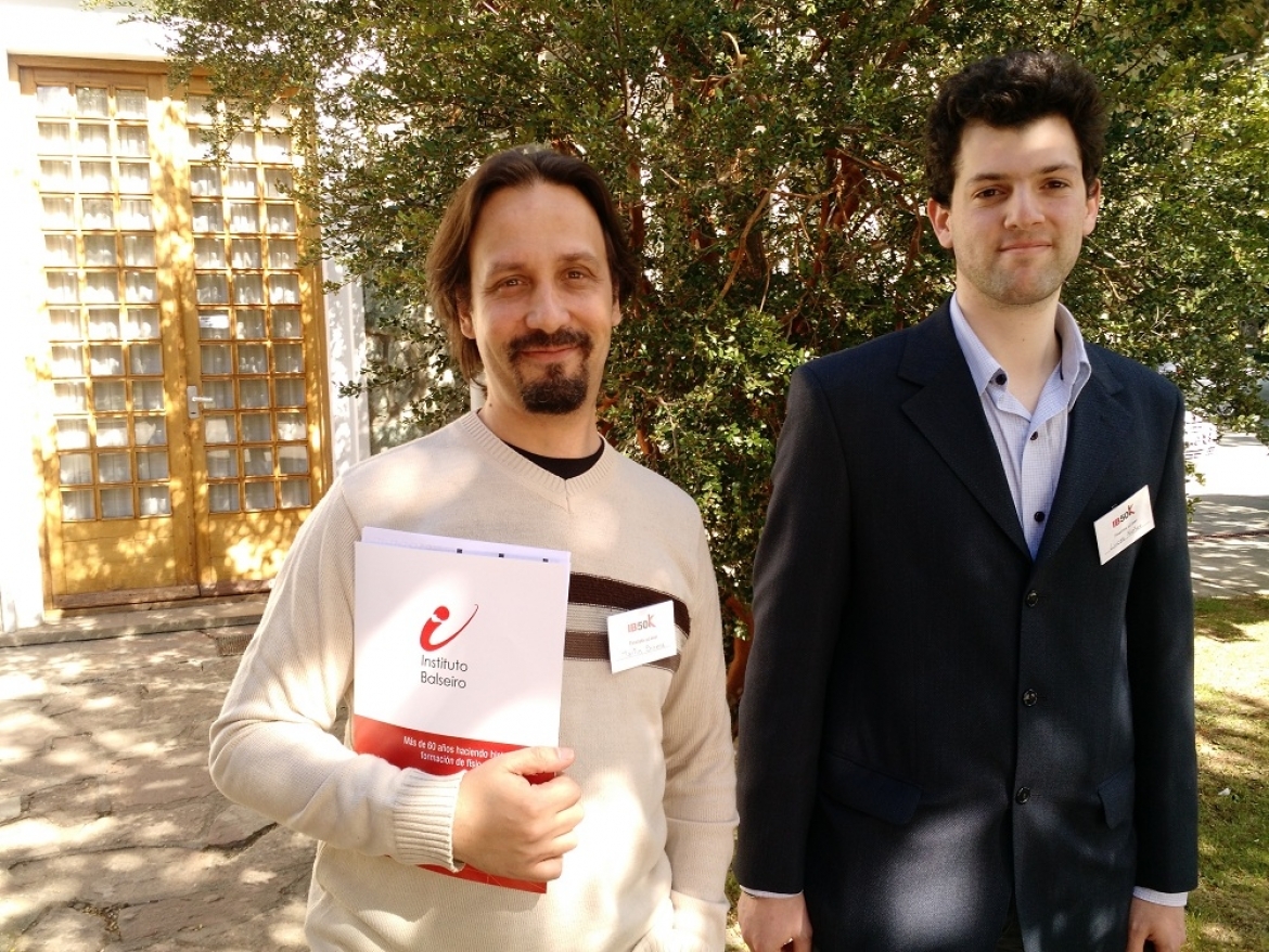 Martín Sirena y Lucas Neñer ganaron el primer premio del certamen IB50K en 2017. Crédito Prensa Instituto Balseiro.