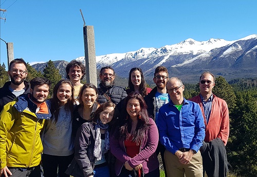 Analía Zwick y su equipo en Bariloche, con profesores invitados. Crédito Gentileza.