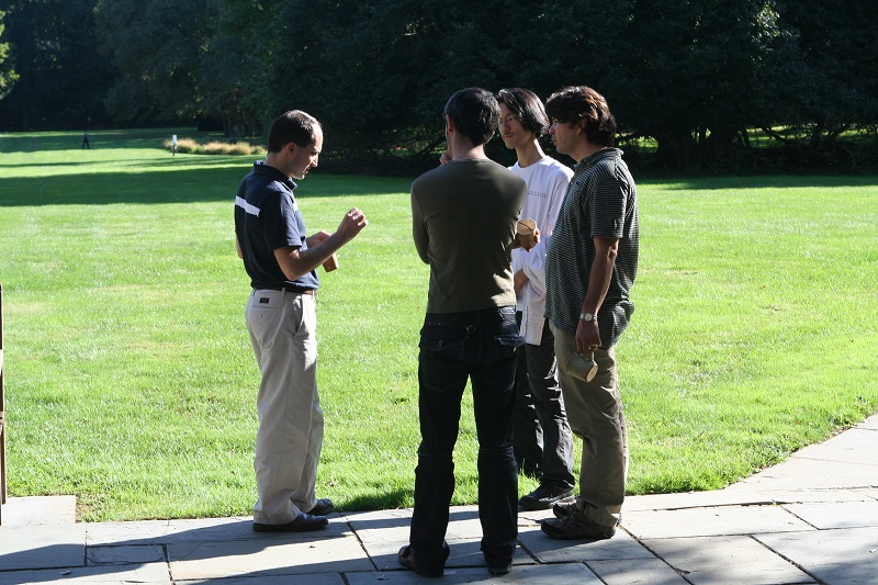 Maldacena con colegas en Princeton