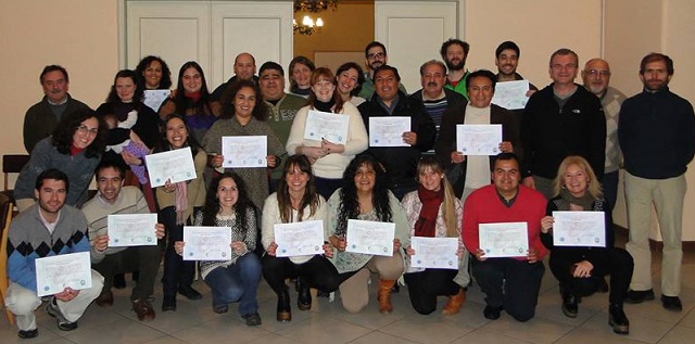 Los 28 docentes-alumnos, junto a los docentes del Balseiro y los organizadores del CFC (Créd. Gent. Coordinadores CFC IB).