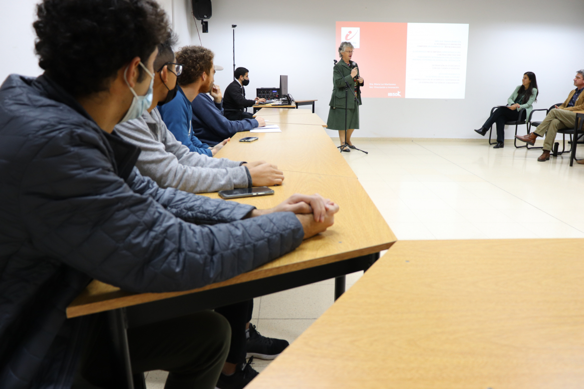 El Instituto Balseiro presentó el IB50K en la Universidad de Córdoba como parte de su gira informativa