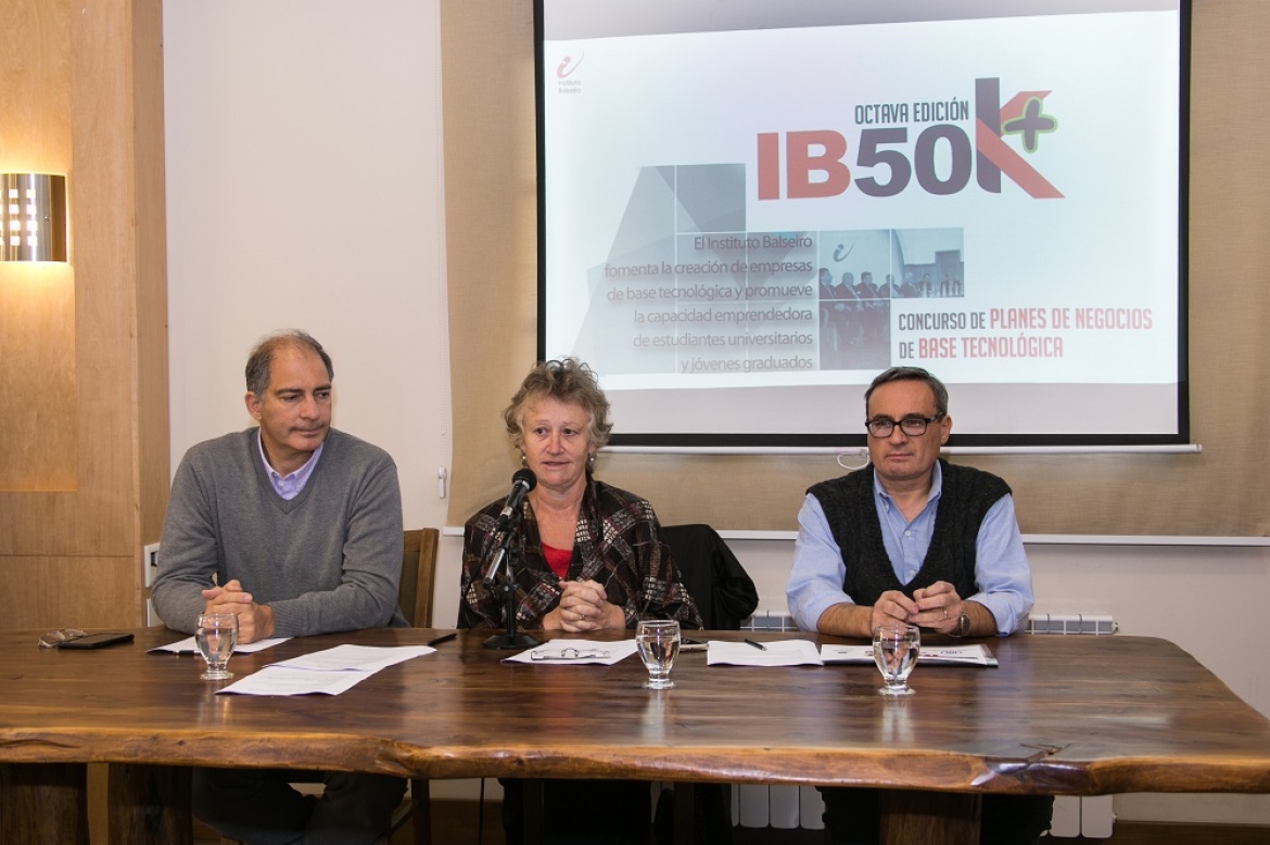 Integrantes de la comisión organizadora del concurso IB50K, durante su lanzamiento. Crédito IB50K.