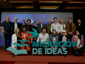 El grupo que organizó el primer evento de MIgración de ideas. Crédito: Prensa Migración de ideas / Fundación Balseiro