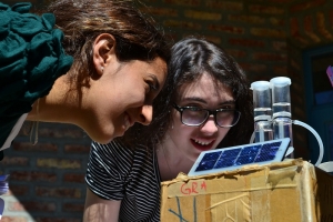El programa de becas permite aprender en laboratorios. Crédito: Laura García Oviedo /Prensa Instituto Balseiro