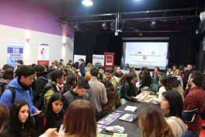 En la Expo El Bolsón, cientos de estudiantes accedieron a información sobre ofertas académicas. Crédito: Prensa UNRN.