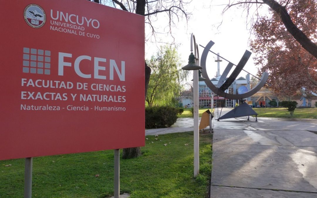 PRESENTARON UN LIBRO SOBRE LA CREACIÓN DE LA FACULTAD DE CIENCIAS EXACTAS Y NATURALES DE LA UNCUYO