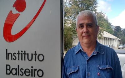 EL PROFESOR DANIEL CÓRDOBA FUE RECONOCIDO EN EL ACTO DE COLACIÓN DEL BALSEIRO