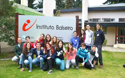 LOS GANADORES DEL CONCURSO DE MONOGRAFÍAS DEL BALSEIRO APRENDIERON SOBRE CIENCIA Y TECNOLOGÍA EN BARILOCHE