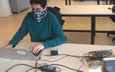 ESTUDIANTES DEL BALSEIRO RECIBIERON DISTINCIONES POR SUS APORTES EN INGENIERÍA DE TELECOMUNICACIONES Y FÍSICA