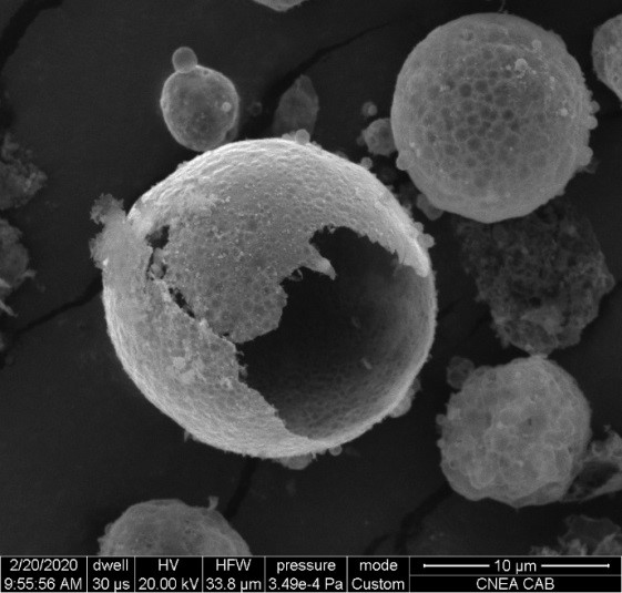 Cr1.7Ti0.3O3 hollow particle synthesized by spray pyrolysis