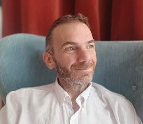 Coloquio del 21/08/2026: Del ruido a la señal: rayos cósmicos, simulaciones y detectores, desde la investigación básica hasta la muografía aplicada